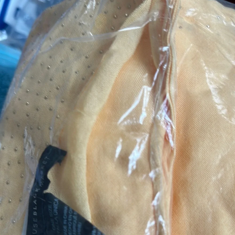 NWT WHBM Limocello Studded Scarf Size 25*80